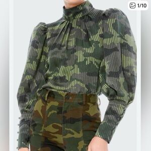Alice + Olivia Green and Black Camo Puff Sleeve Top